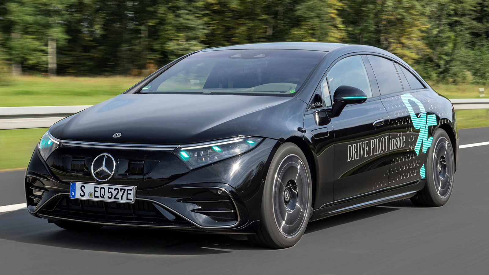 Mercedes: Θέλει να κάνει το τιρκουάζ το χρώμα της αυτόνομης οδήγησης